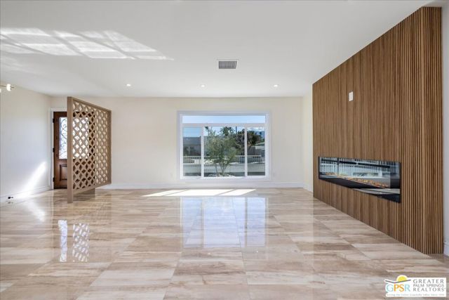 372 E Molino Road, Palm Springs CA: https://media.crmls.org/mediaz/75c1dd79-9d1a-4066-9a10-afa72a5fb42f.jpg