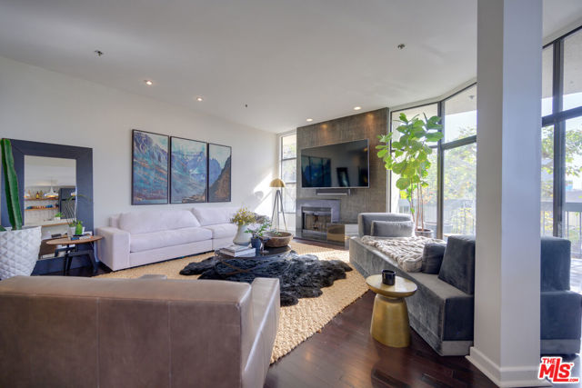 935 WESTBOURNE Drive, 103 photo 6