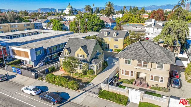 921 W 30th Street, Los Angeles CA: https://media.crmls.org/mediaz/75c24f38-c4ae-463b-9655-0eaa5a77f007.jpg