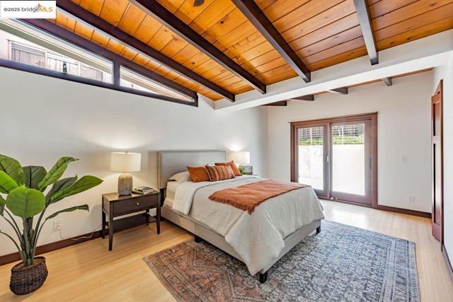 6815 Paso Robles Dr, Oakland CA: https://media.crmls.org/mediaz/75c2bd59-df22-4e1c-a116-246166ba63e2.jpg