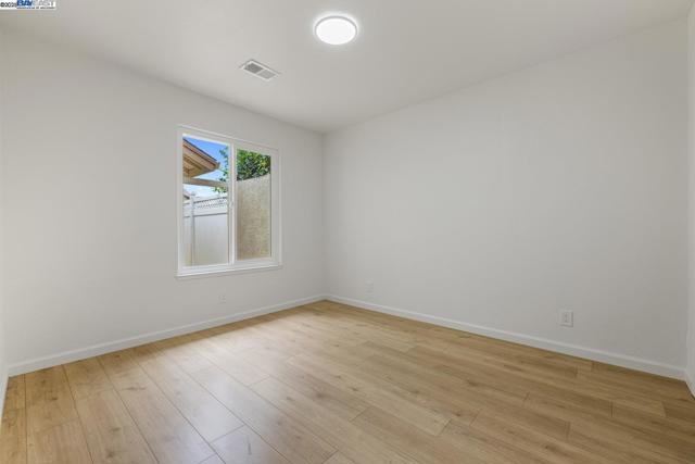 1023 Snowgoose Ln, Manteca CA: https://media.crmls.org/mediaz/75c2d57d-2e9b-48a6-b77b-411e667c5e75.jpg