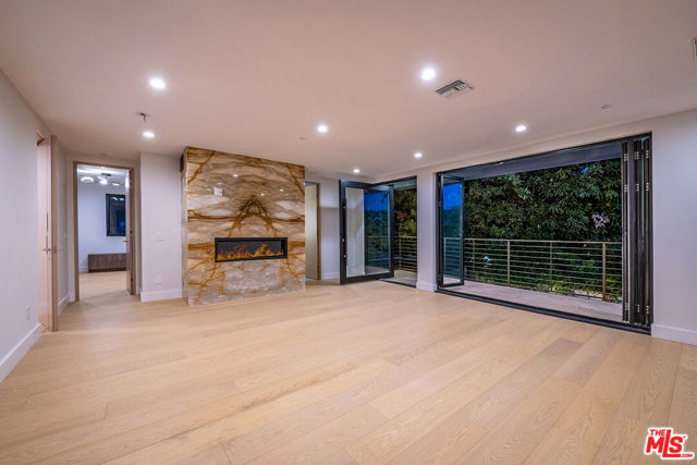 4906 Van Noord Avenue, Sherman Oaks CA: https://media.crmls.org/mediaz/75c2e30f-f599-4230-8f93-aa2c0137cb55.jpg