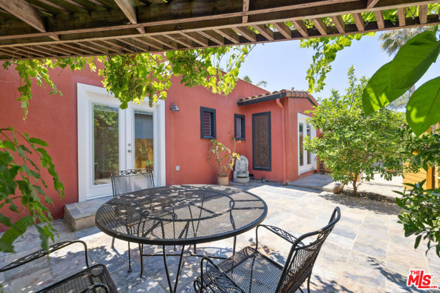 11819 Juniette Street, Culver City CA: https://media.crmls.org/mediaz/75c3112b-5184-4101-b26e-7ace23800f5b.jpg