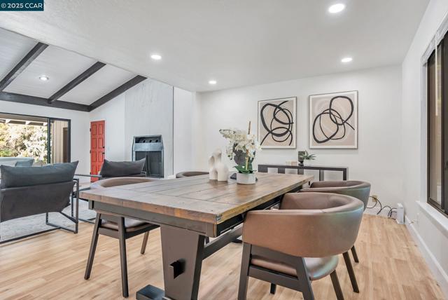 1821 S Main St, Walnut Creek CA: https://media.crmls.org/mediaz/75c3a596-8baa-45e3-8cbb-2c5c2d8a9bad.jpg