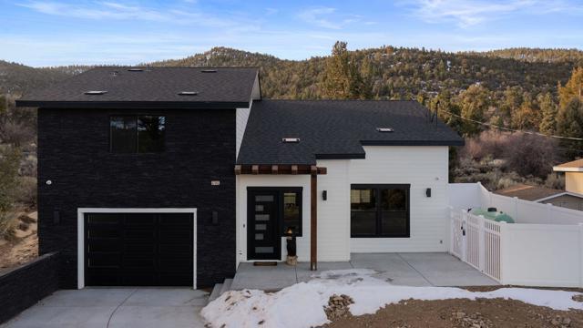 47145 Skyview Drive, Big Bear CA: https://media.crmls.org/mediaz/75c4662a-e504-4a91-b64a-a647a5e36085.jpg