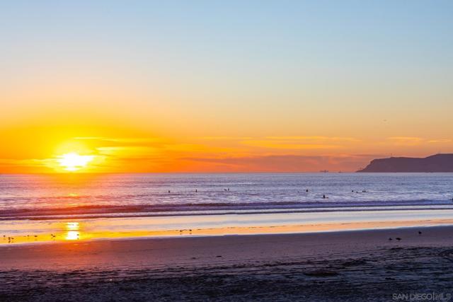 1760 Avenida Del Mundo, Coronado CA: https://media.crmls.org/mediaz/75c4aed6-5b44-40dd-9b67-e180e4931a54.jpg