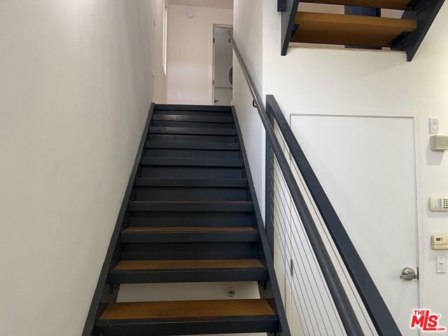 320 Indiana Avenue, Venice CA: https://media.crmls.org/mediaz/75c4cf92-1df0-4c16-b139-2f26b8b9c496.jpg