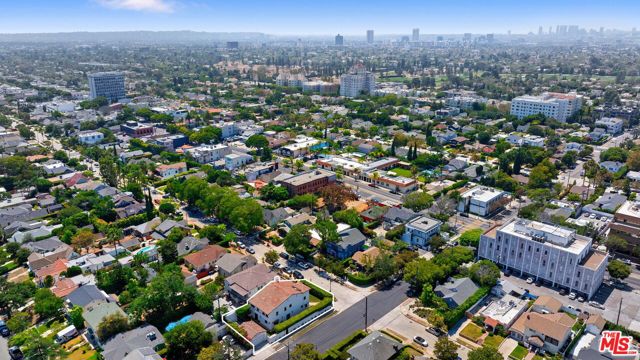 588 N Gower Street, Los Angeles CA: https://media.crmls.org/mediaz/75c4dfa7-f1bf-47a2-a0e8-7673c781a40a.jpg