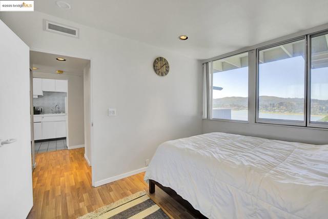 14 Janet Way, Tiburon CA: https://media.crmls.org/mediaz/75c632a5-a2e5-4a69-ad43-7cdf59345f58.jpg