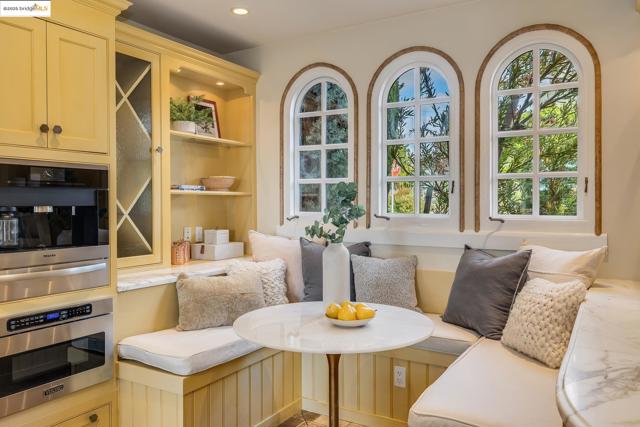 740 Calmar Ave, Oakland CA: https://media.crmls.org/mediaz/75c655f1-65fc-4a3c-bd59-0de7ee06ced5.jpg