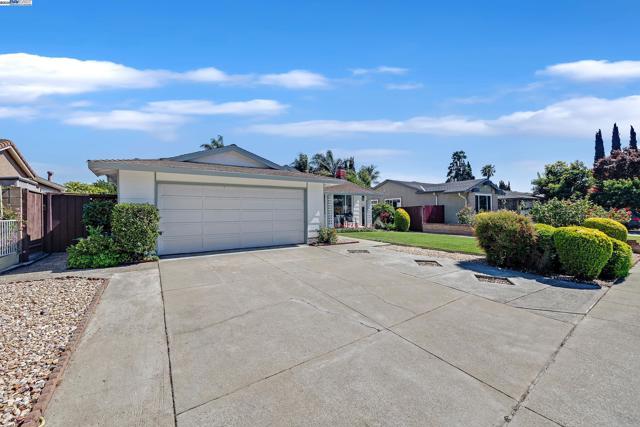 1942 Sherman Dr, Union City CA: https://media.crmls.org/mediaz/75c68bad-3d7b-42a1-803c-e281f314bbec.jpg