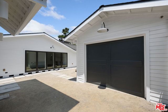 4525 Melbourne Avenue, Los Angeles CA: https://media.crmls.org/mediaz/75c6afc6-5390-4d6d-af03-3a8c91ca075a.jpg