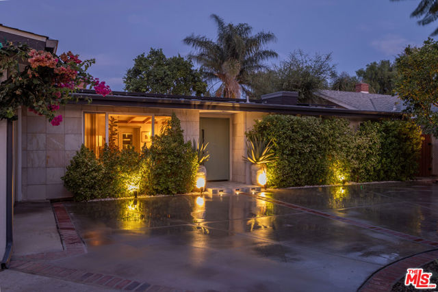 7442 Capps Avenue, Los Angeles CA: https://media.crmls.org/mediaz/75c6bb6b-45a0-45a1-8051-2852b4ffe8b5.jpg