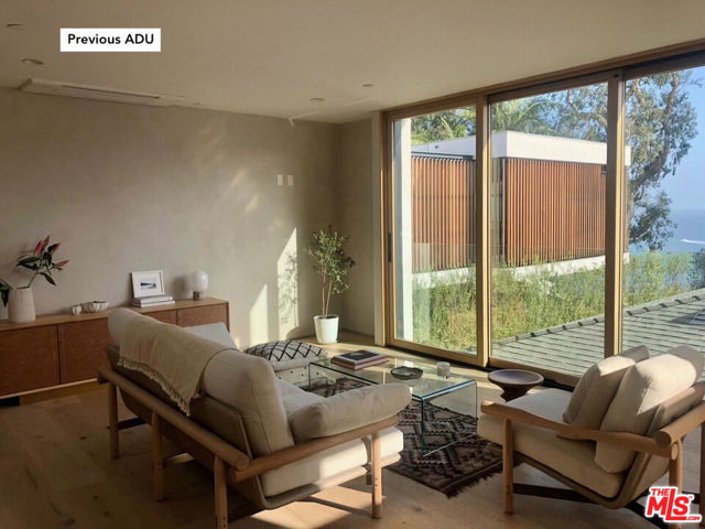 15419 Via De Las Olas, Pacific Palisades CA: https://media.crmls.org/mediaz/75c70944-be84-412a-bb1b-5f64994e9c98.jpg
