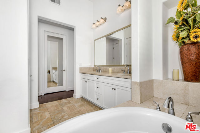 6021 Dawn, Playa Vista CA: https://media.crmls.org/mediaz/75c7cf91-c546-42fb-ab34-fa61dcc1137d.jpg