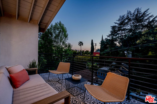 3850 Udell Court, Los Angeles CA: https://media.crmls.org/mediaz/75c829a7-3130-4cb6-aa15-b971a8f83d6a.jpg