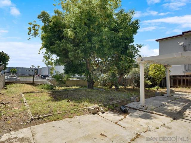 1212 Fifth Ave, Chula Vista CA: https://media.crmls.org/mediaz/75c82dc5-7e73-4095-9906-499d85c62689.jpg