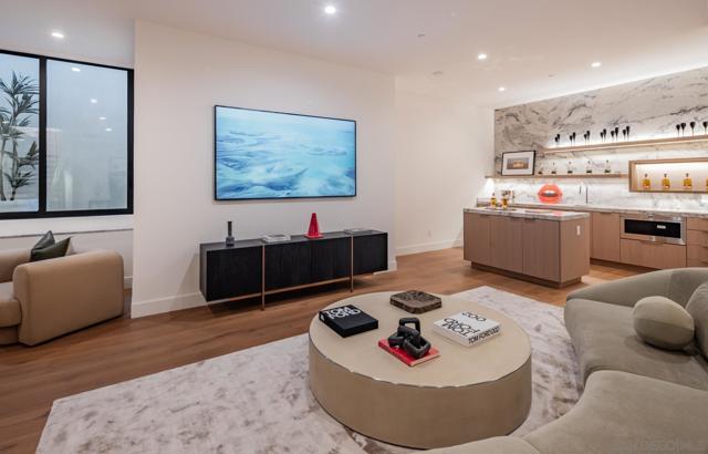 722 Amphitheatre Dr, Del Mar CA: https://media.crmls.org/mediaz/75c83f9a-cc82-4540-901a-9cabf17e5680.jpg