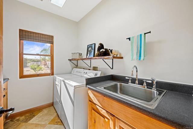 15636 Sage Hill Drive, Ramona CA: https://media.crmls.org/mediaz/75c8690e-bfe7-4480-877a-27693940f33b.jpg