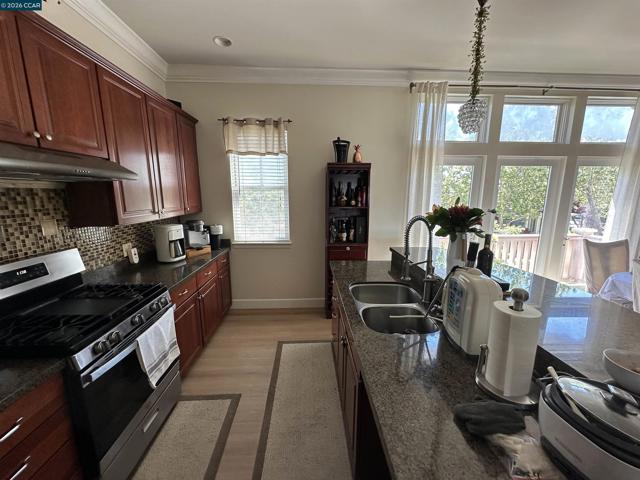 Image 16 of 30 For 2144 Railroad Ave