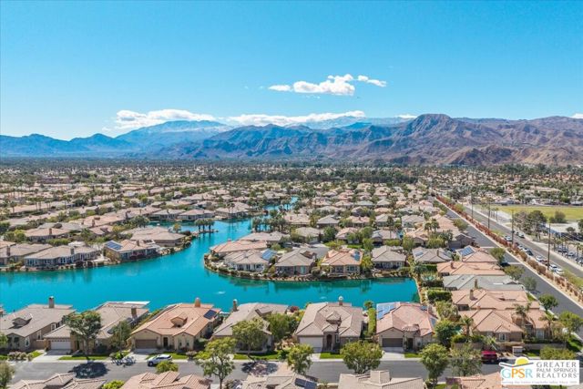 109 Shoreline Drive, Rancho Mirage CA: https://media.crmls.org/mediaz/75c96f90-e26b-4dd1-a66c-211dfd78eeeb.jpg