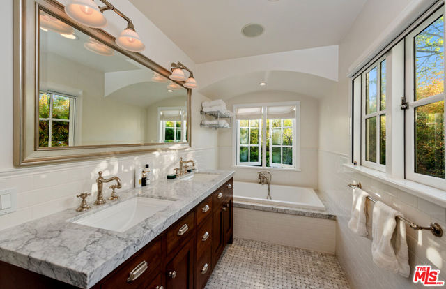 3145 La Suvida Drive, Los Angeles CA: https://media.crmls.org/mediaz/75c98916-c97f-47d5-98db-ac00739bfe04.jpg