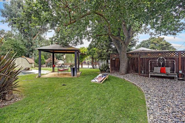 6745 Alisal St, Pleasanton CA: https://media.crmls.org/mediaz/75c98c78-32c1-470b-8b5c-9913e55cd8b7.jpg