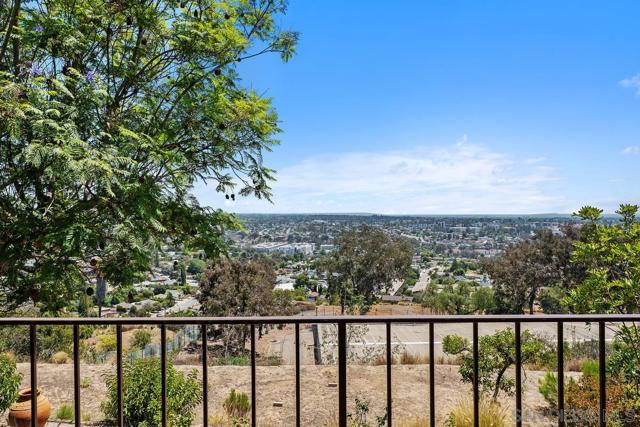 6371 Dwane Ave, San Diego CA: https://media.crmls.org/mediaz/75c9b450-88c6-4b40-b3af-11033b52724d.jpg