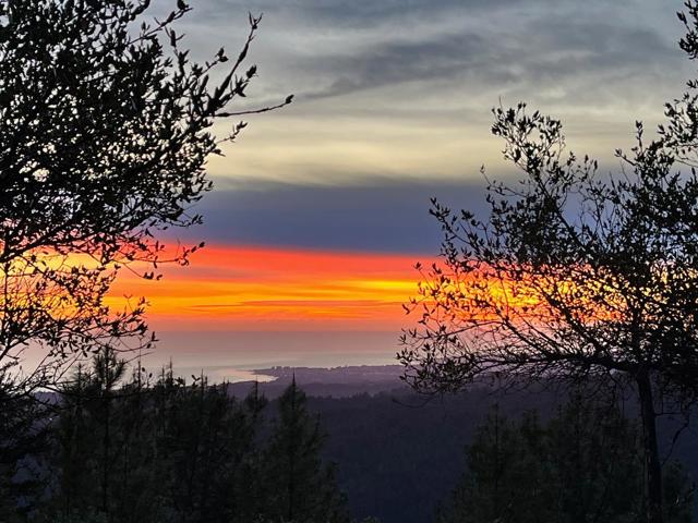 580 Russell Ridge, Watsonville CA: https://media.crmls.org/mediaz/75cacaa6-5721-4c8c-b014-d34099c76598.jpg