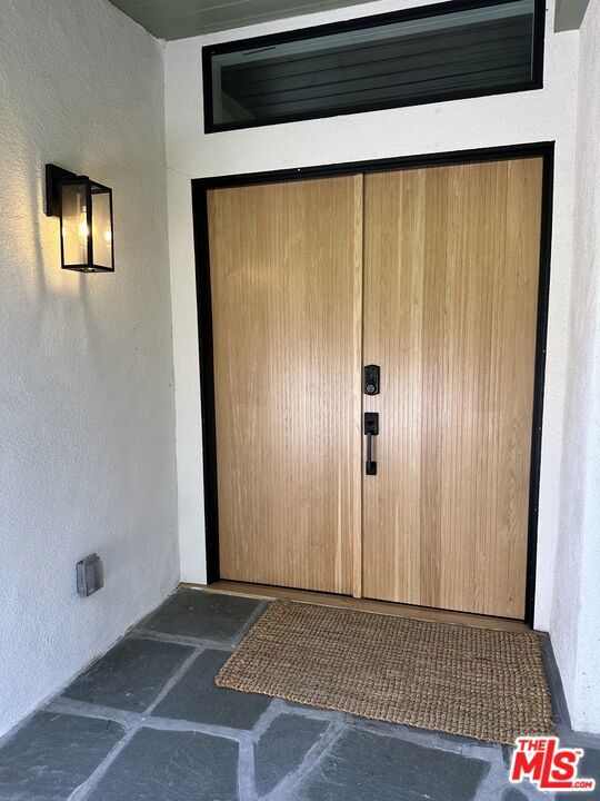 7460 Woodrow Wilson Drive, Los Angeles CA: https://media.crmls.org/mediaz/75cae436-d181-47b4-becd-4cf581f55309.jpg