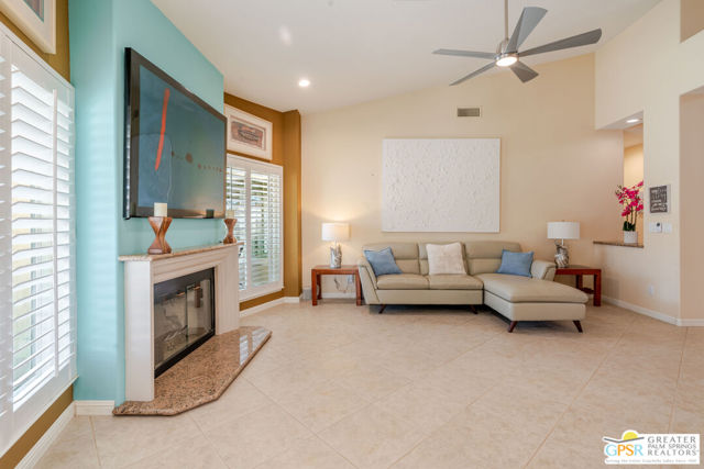 Image 9 of 52 For 77553 Carinda Court