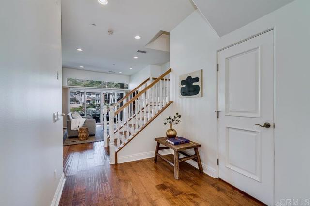 Detail Gallery Image 6 of 57 For 4529 Cove Dr #101,  Carlsbad,  CA 92008 - 4 Beds | 3/1 Baths