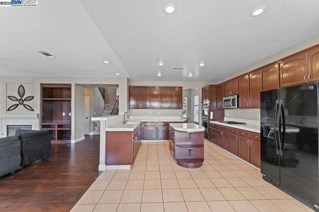 907 MAGGIORE LANE, Manteca CA: https://media.crmls.org/mediaz/75cccd0d-5612-41d3-957c-83c65e5eefda.jpg