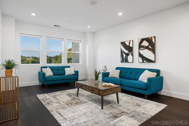 2807 California Poppy Street, Escondido CA: https://media.crmls.org/mediaz/75cd3696-116e-41dd-9995-7b8ed2790427.jpg