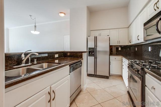 12376 Carmel Country Rd, San Diego CA: https://media.crmls.org/mediaz/75cd8aa2-a055-44d1-9d84-81457c2f6bc4.jpg