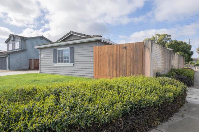 890 Sloat Drive, Salinas CA: https://media.crmls.org/mediaz/75cdbe2a-ba7c-43bc-8f34-1b8f54a360e8.jpg