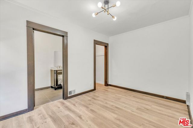 626 N Canon Drive, Beverly Hills CA: https://media.crmls.org/mediaz/75cddb85-97c8-4b72-b136-2afb703d8c4b.jpg
