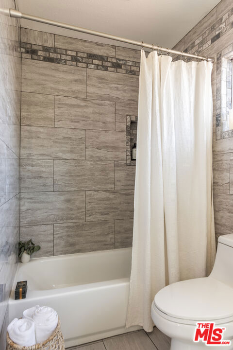 1945 Yosemite Drive, Los Angeles CA: https://media.crmls.org/mediaz/75ce5462-5070-4fe2-9b77-f54a41439147.jpg