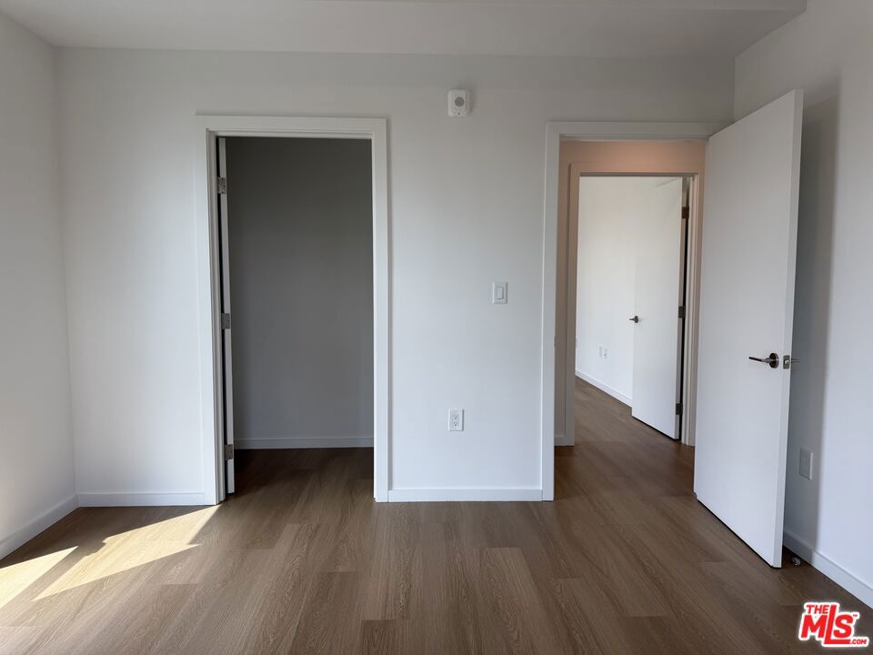 https://media.crmls.org/mediaz/75ce74c2-09d6-4807-ab37-c93405ecc189.jpg?preset=X-Large