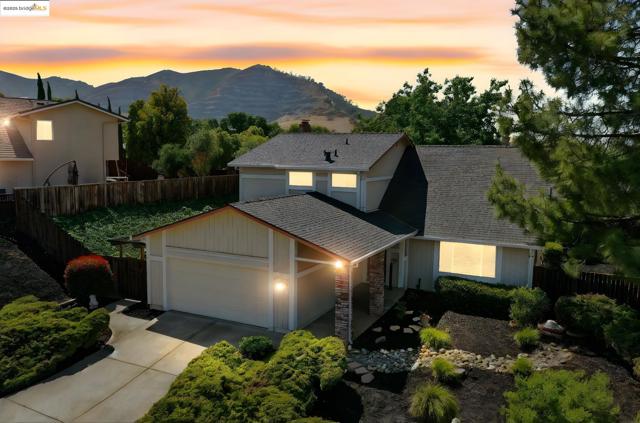 640 Mt Duncan, Clayton CA: https://media.crmls.org/mediaz/75ce892d-f2e4-4c90-b710-9192e6570b2e.jpg