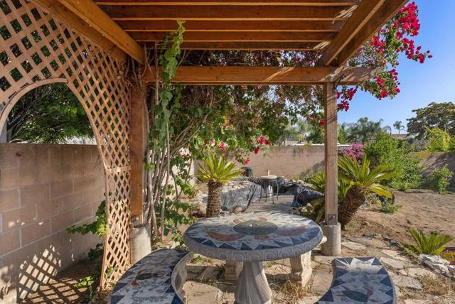12405 Royal Rd, El Cajon CA: https://media.crmls.org/mediaz/75ceb69d-a945-4953-8bac-e6a4051b02d4.jpg