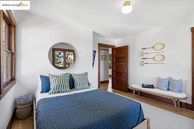 1398 Scenic Ave, Berkeley CA: https://media.crmls.org/mediaz/75cf1251-509e-4260-ace0-82c5dea45325.jpg
