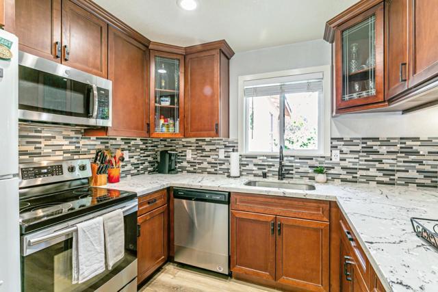 970 Ortega Circle, Gilroy CA: https://media.crmls.org/mediaz/75cf1f7d-97a3-4630-b70f-d10b7e0674d6.jpg