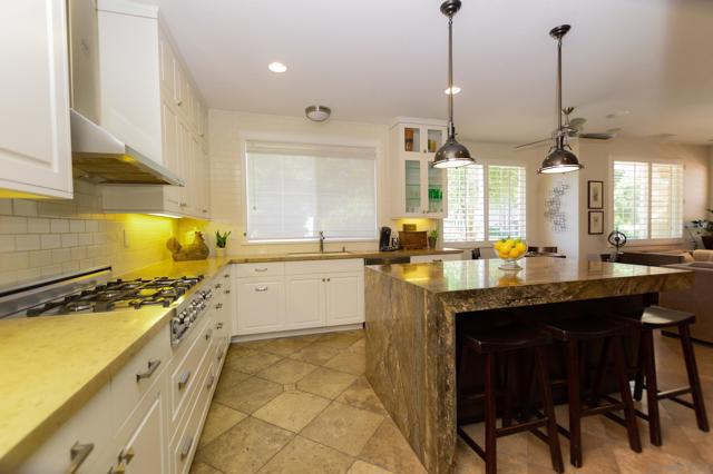 2537 Carriagedale Row, La Jolla CA: https://media.crmls.org/mediaz/75cf21f5-542b-47f9-afc5-0e56cae8be67.jpg