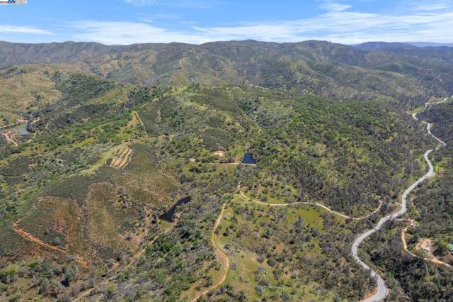 59480 Mines Rd, Livermore CA: https://media.crmls.org/mediaz/75cf306f-1671-4c58-a82b-8431c53113c4.jpg