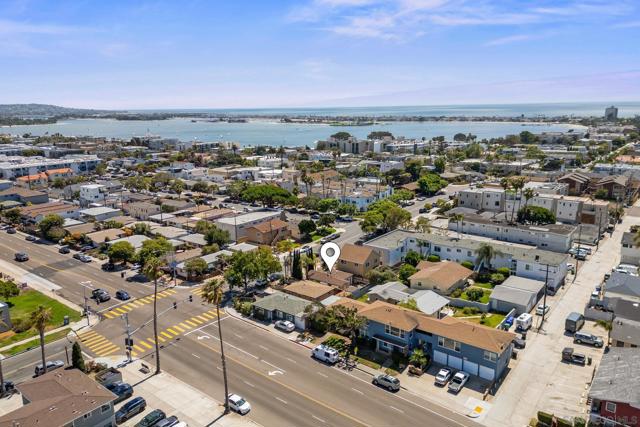 1568 Pacific Beach Dr, San Diego CA: https://media.crmls.org/mediaz/75cfb499-000f-4ce6-bf1a-e6185c4e07a7.jpg