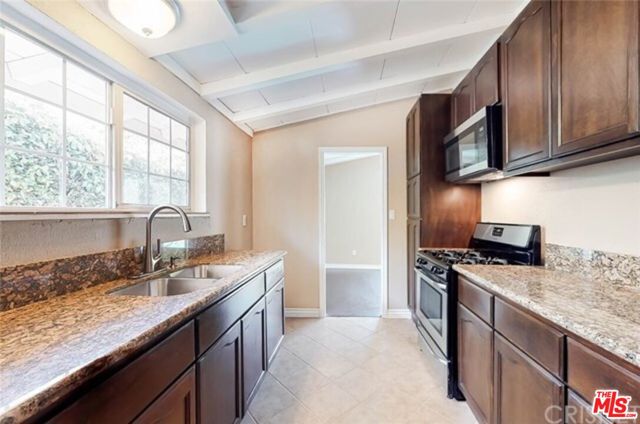 6763 Lurline Avenue, Winnetka CA: https://media.crmls.org/mediaz/75cfba91-cf94-4442-ae57-e4a5ff8eaddb.jpg