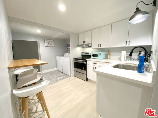 84 N Palm Street, Ventura CA: https://media.crmls.org/mediaz/75d0569a-67bf-48fc-b73c-9ccf291fb415.jpg