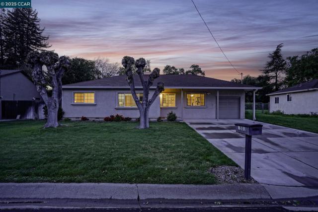 1551 Orange Street, Concord CA: https://media.crmls.org/mediaz/75d05827-d9cb-462e-b6c8-1da3b8367412.jpg