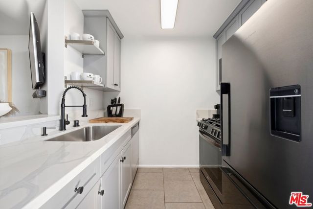 7320 Hawthorn Avenue, Los Angeles CA: https://media.crmls.org/mediaz/75d06d45-dd92-49fa-9e87-7bceb273ac04.jpg